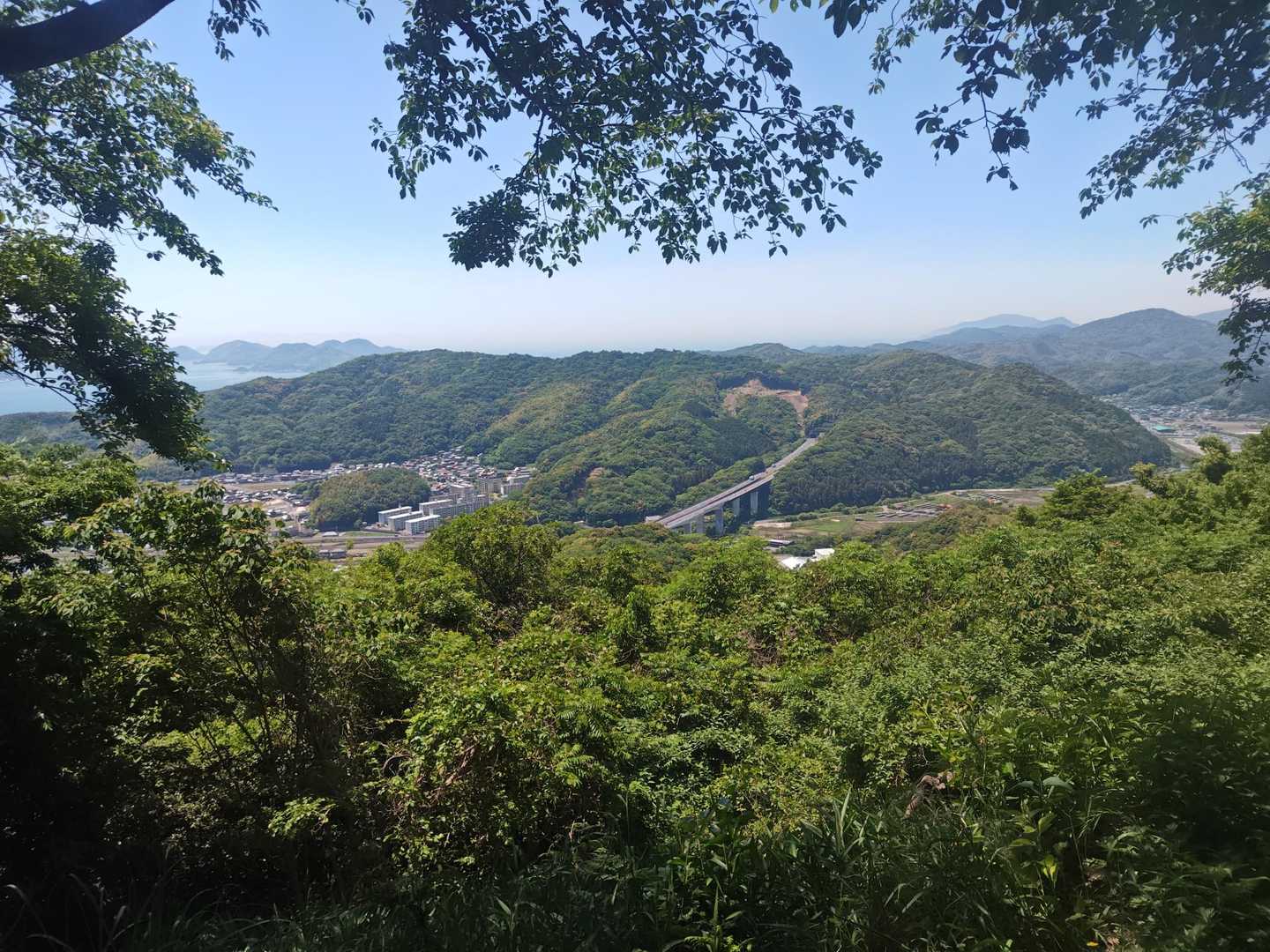 本丸の方が、防府、夜市方面の見晴らしいいかも。