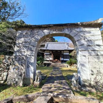 瑠璃光山の石門🪨⛩️