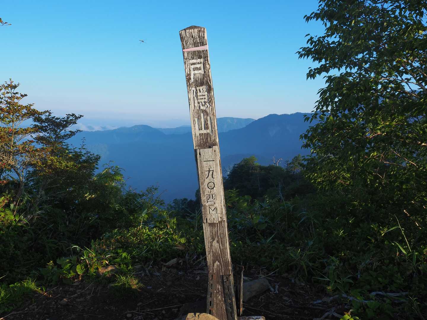 戸隠山周回 | そそり立つナイフリッジ。修験のココロが試されるスリリングな岩峰の写真