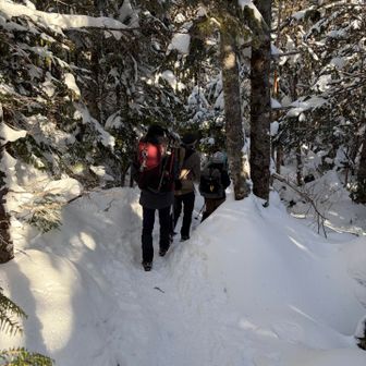 大所帯なので、パーティを分けて登っていきます