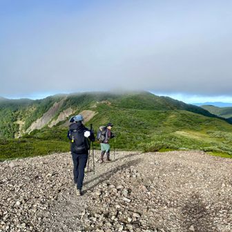 イザルガ岳からの眺め！光岳は雲がかかってしまった☁️