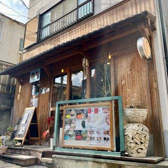 今風のカフェもちらほら、