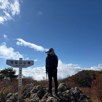 東峰に戻ってきたら晴れた☀️
山頂でもう少し粘れば良かったな