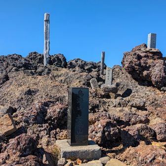 なんとか七高山着。4時間半かかった。