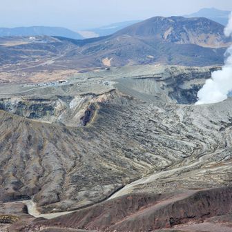 阿蘇山・高岳・根子岳 噴火口がすごい！