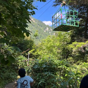 合戦小屋のケーブル通過