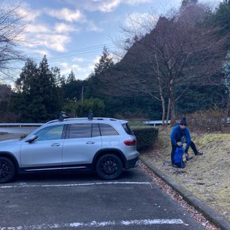 　駐車場🅿️に到着😃　ベンツが新しくなってる！　