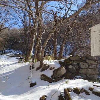 石小屋跡。
下山で熟読していました。