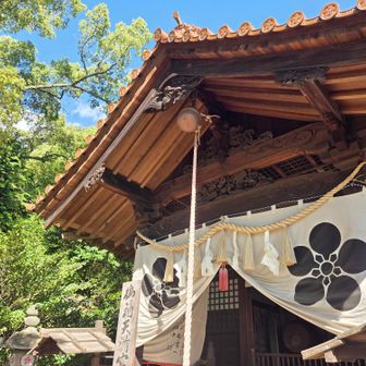 石段を登ると
「御袖天満宮」みそで

菅原道真が大宰府へ流される途中に尾道へ立ち寄った際、自分が着ていた服の袖を地元民に渡されたと伝えられる。
'袖'がご神体
