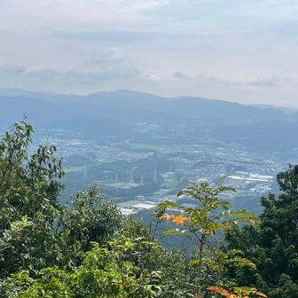 天狗岩からの眺望
奥は静岡方面の山
