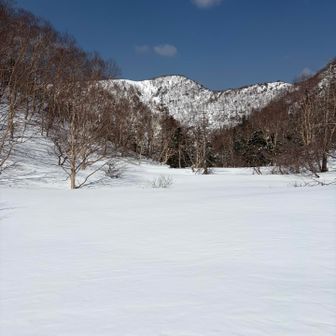 このまま五色沼向かいます
YAMAPナビが頼りです
わくわくと行けるのか不安ですが
ラッセルします