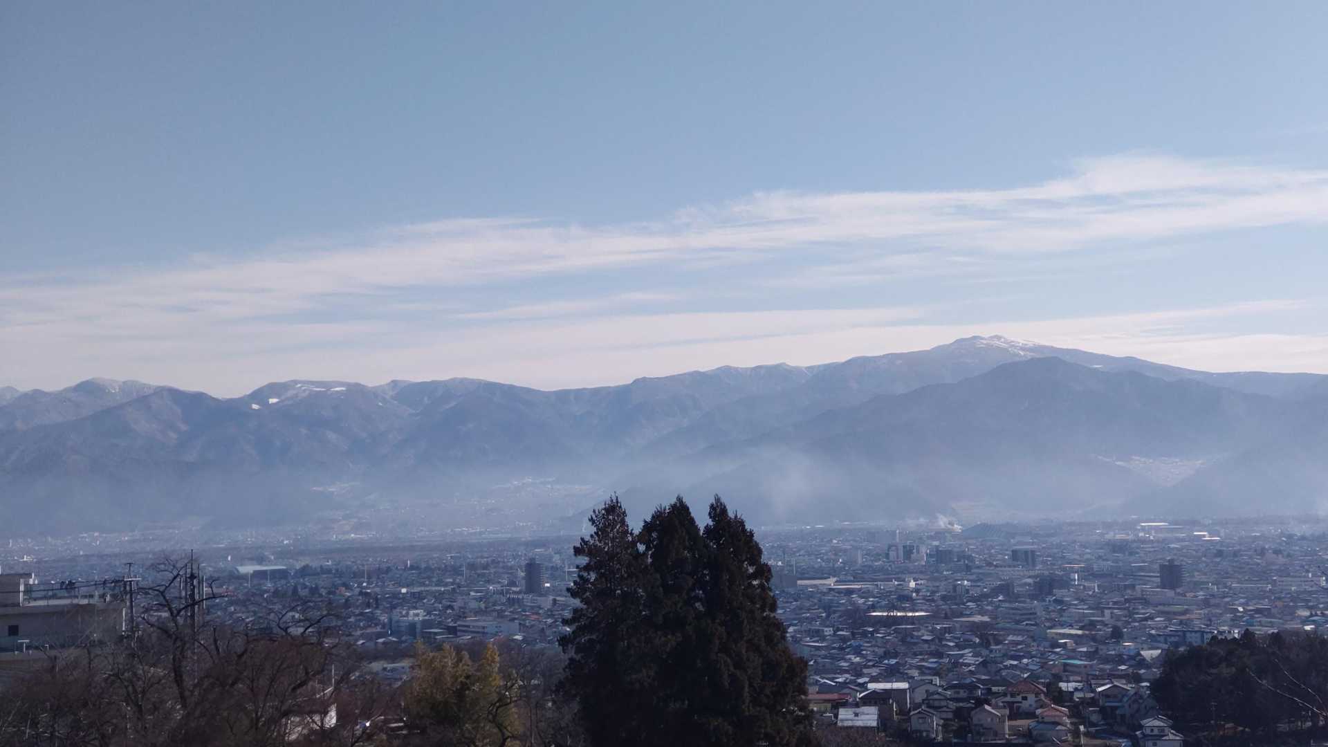 雲上殿から根子岳。