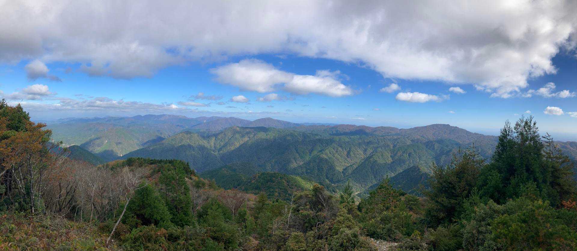 雲が多いけど、遠くまで見える
御池岳、藤原岳〜釈迦ヶ岳