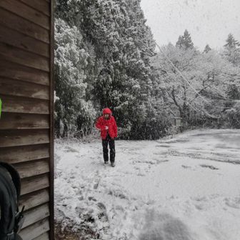 駐車場が尾根末端付近