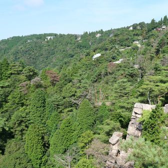 こっちが堡塁岩