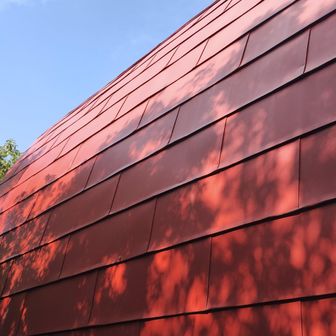 奥長倉避難小屋の屋根。
