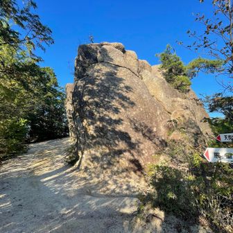 耳岩から下山