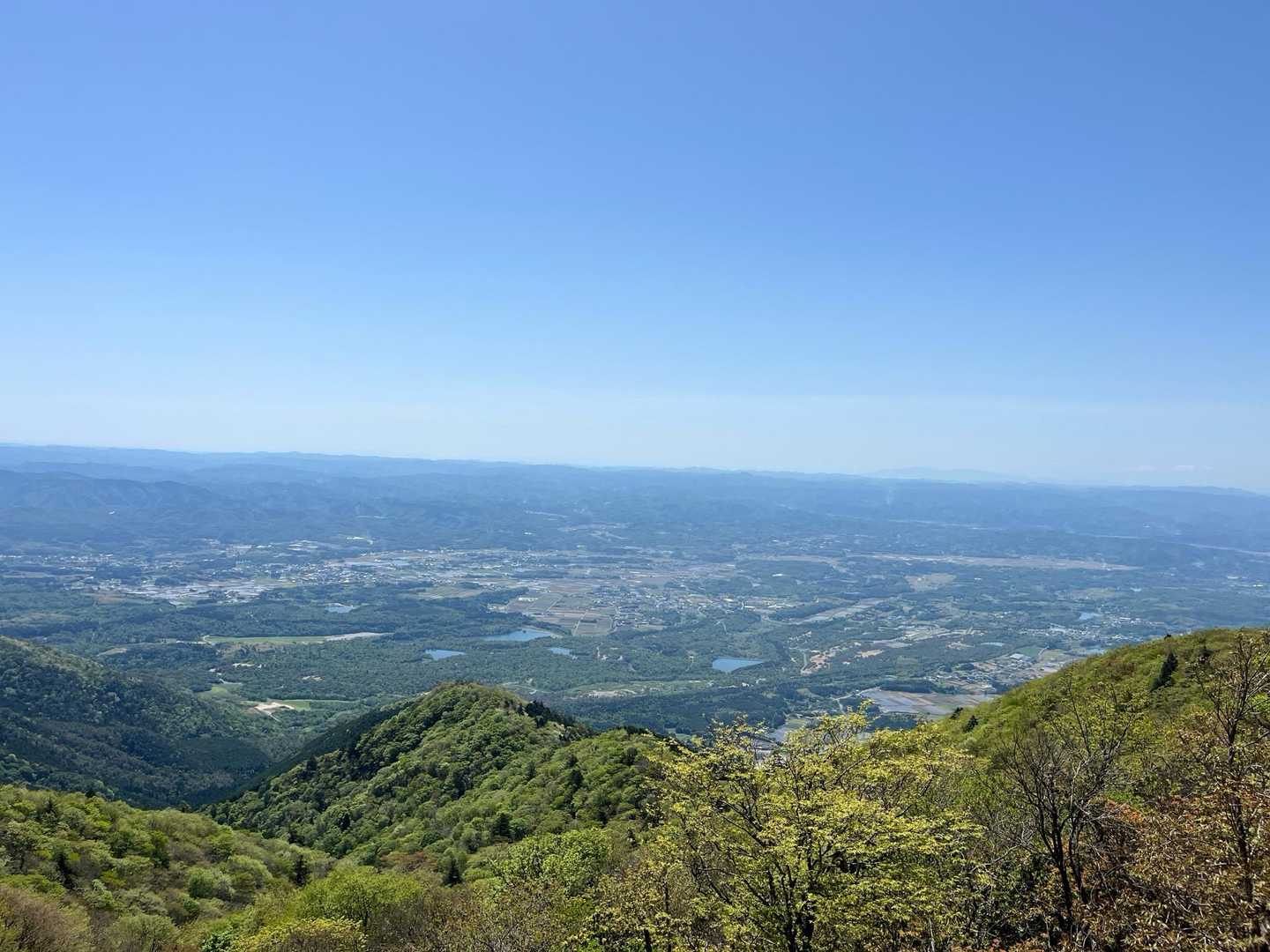 山頂から少し行った所で昼食
気持ち良い風が吹き、眺めも良かった