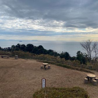 山頂に絶景完備。