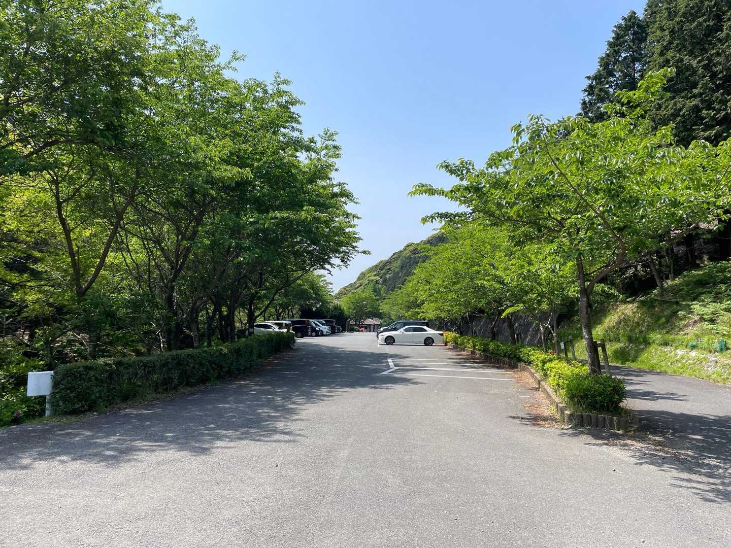 無事駐車場まで帰って来ました〜♪
途中たくさんの人とすれ違ったので、ここは地元の方に愛されてる山なのでしょう🥰
とにかく眺望が最高でした〜♪😊