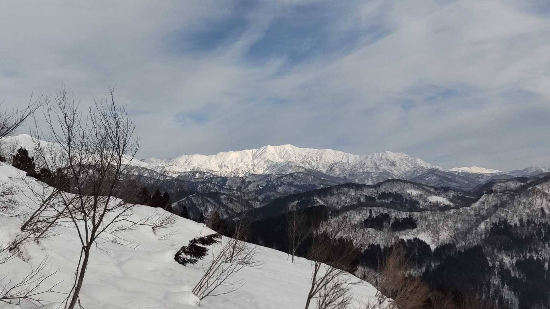 白山のとなり、地味な別山ですが、西山からの別山は両翼をゆったり広げ、存在を主張しています✨