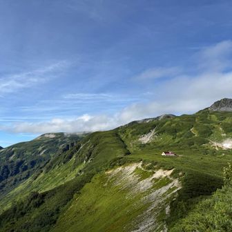 鷲羽岳へ向かう
振り返ると三俣山荘、三俣蓮華岳、双六岳