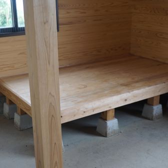 このトイレ建屋内の休憩室
下山開始