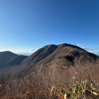 女三瓶から男三瓶を見上げる