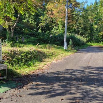 登山口に駐車場は無い。基本路駐かな。この先は転回場所なので駐車は禁止だそうだ。