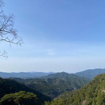 立派な東屋からの眺望✨
手前のピークが知る人ぞ知る千寿峰だそう⛰️
知りませんでした。。