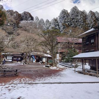 金剛山・二上山・大和葛城山 半分雪、半分ドロドロ。