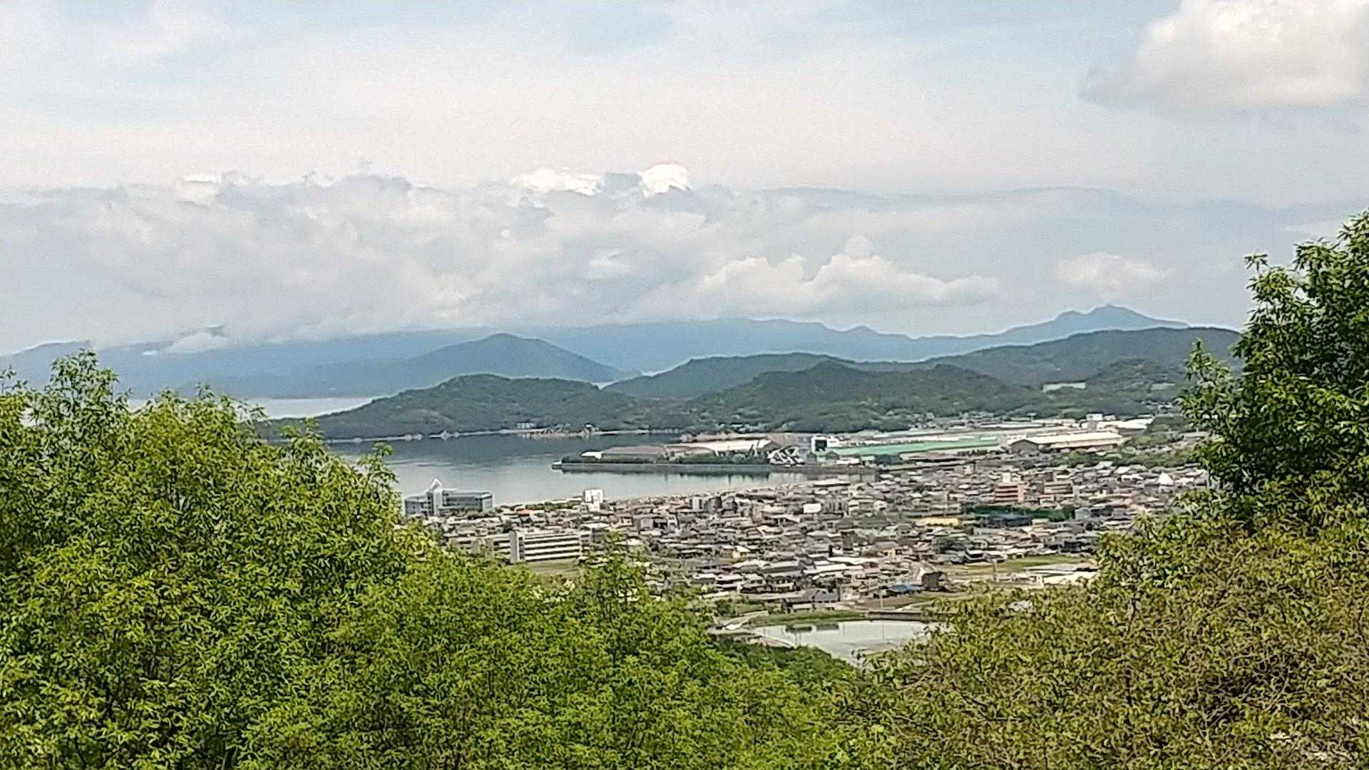 志度湾とその奥に小豆島