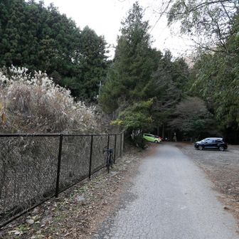 小仏峠入口駐車場