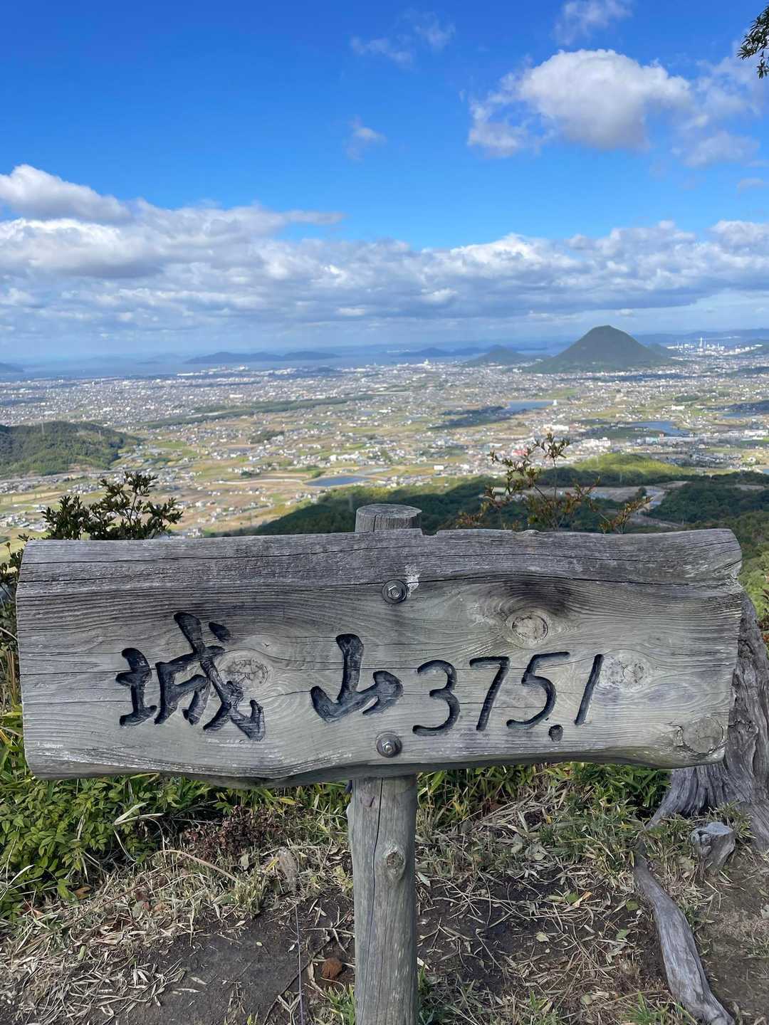 ここからの眺める讃岐大好き❤です🥰ここで、昼食しましょう〜🍜🍙😋お箸🥢⁇大丈夫🙆‍♀️
ちゃんと持ってきた🥢！😂✌️任して！