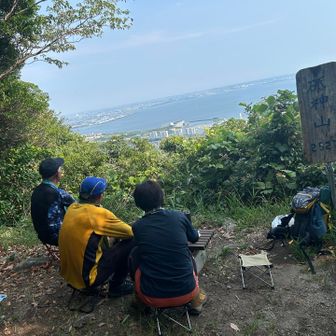 風はないけど日陰になっててすごしやすい