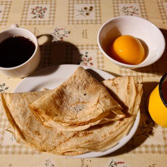 朝食　ウ～ン　宿泊者が多いからかも知れないけど、飲み物で流し込んだ。
今日の行動栄養を摂取出来ない。
食事が有るだけ有り難いと思わなければかな。
スタッフの方達は、美味しいと思って食べてるのかな
