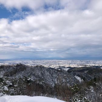ハゲ山から。
富山湾🌊は、
冬の色