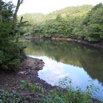 やや水量少な目か