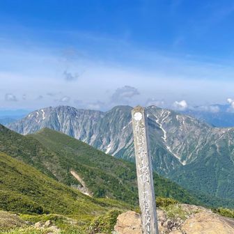 朝日岳到着
スタート地点でお一人見かけたがここまで登山者なし