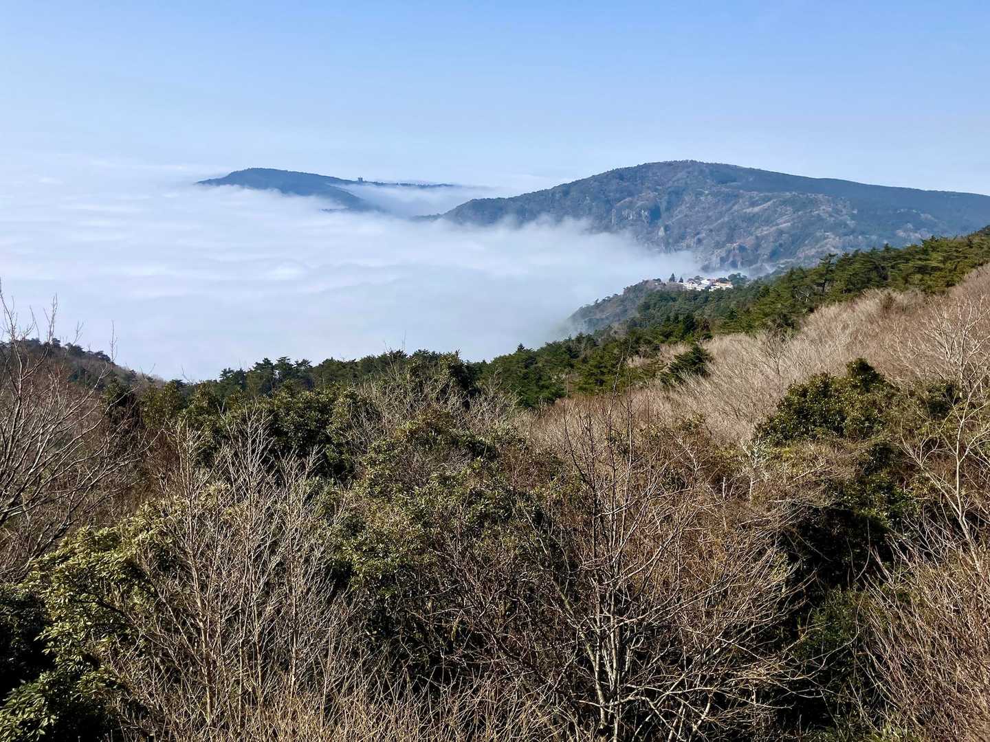 【フラット登山】瀬戸内海の最高峰・小豆島には海と崖と謎のパゴダがあるの写真