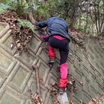 コンクリート壁の下りが大変でした。