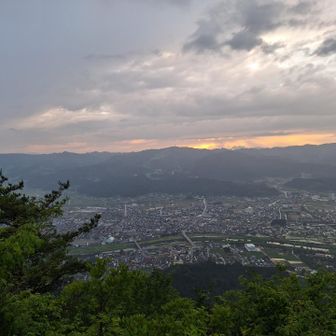 晴れそうな雰囲気があるけど降ってますね👀