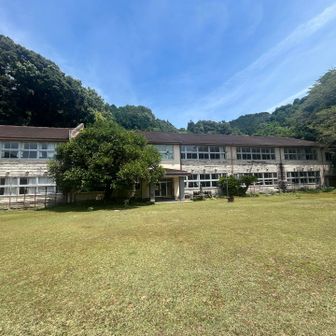 戻ってきて漁村にある小学校（廃校になっていました）