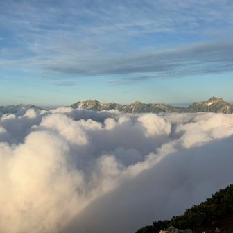 雲海と鹿島槍ヶ岳 剱岳