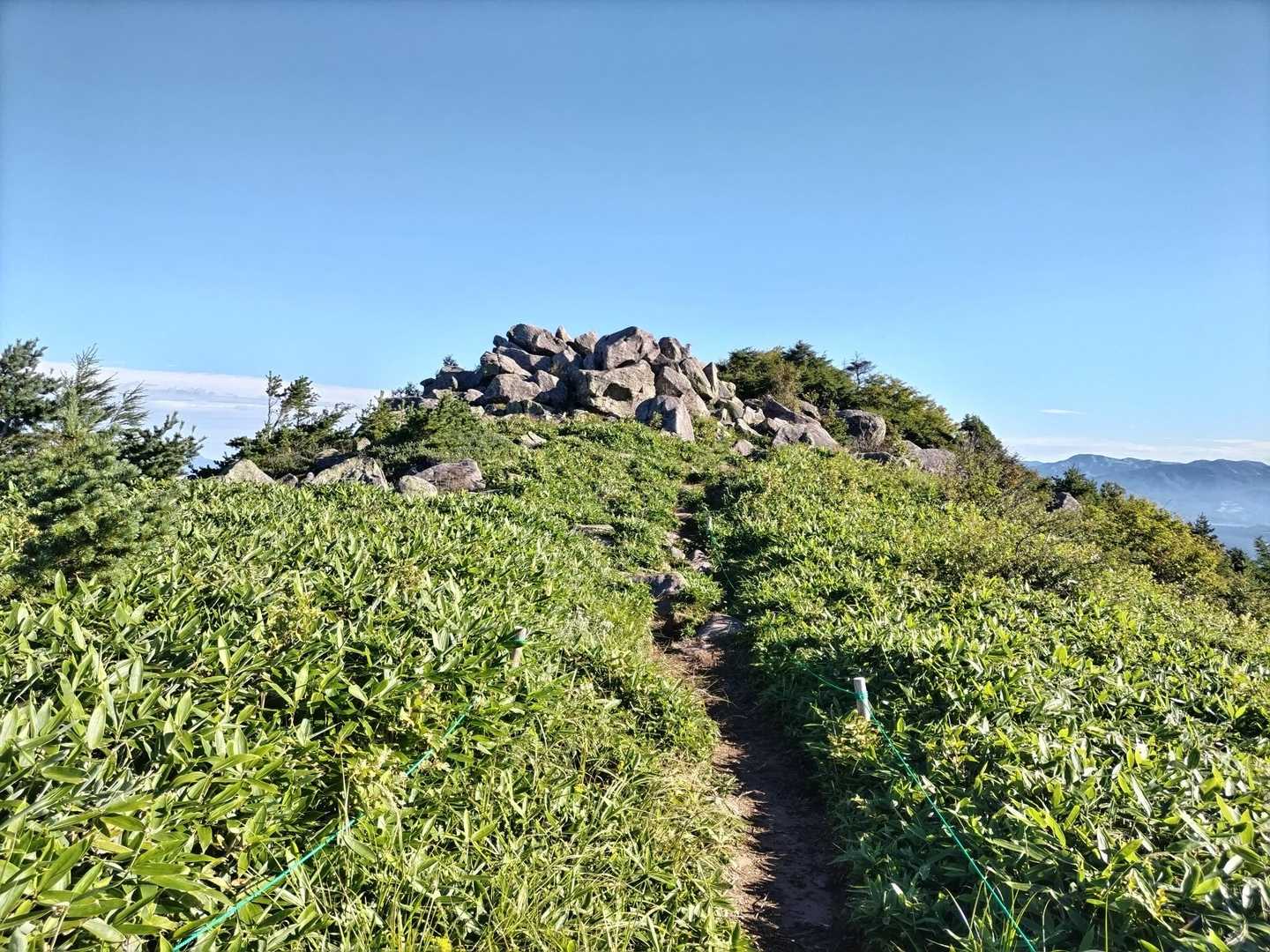 湯ノ丸山（北峰）目前