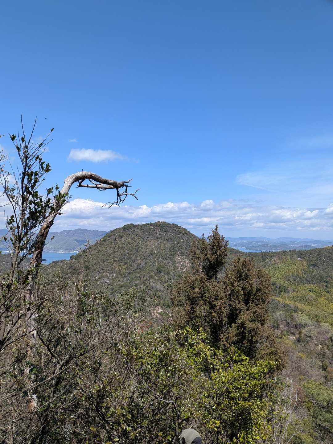 次は、
正面の、狗山を目指します！💪