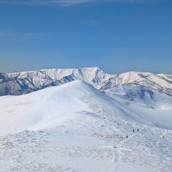 仙ノ倉山へぼちぼち登って来る