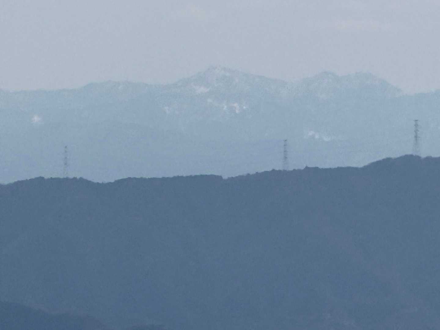 南側に四国山脈が、左に剣山⛰️が見える