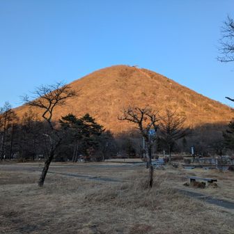 夕日でオレンジに染まった榛名富士
きれい