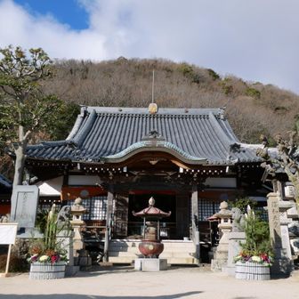 本堂前に立派な門松が鎮座🎍